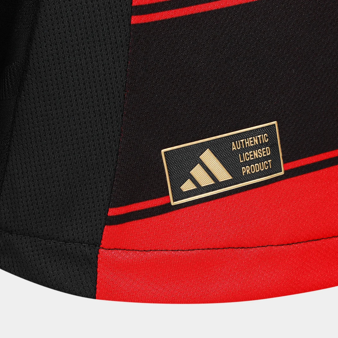 Camisa Flamengo Jogador Tetra Campeão Libertadores 2025, Camisa Futebol, Adidas, Descriçao da Camisa Sempre hei de ser! Esta Camisa Flamengo I 25/26 Jogador Adidas Masculina é perfeita para renovar a paixão pelo Rubro-Negro. Desenvolvida em materiais de qualidade, a camisa do Flamengo é leve e respirável, oferecendo o conforto que você merece em todos os momentos. Seu tecido tecnológico afasta a umidade do corpo e o mantém seco, seja apoiando o Mengão, na academia ou nas tarefas do dia a dia. Unindo tradiçã