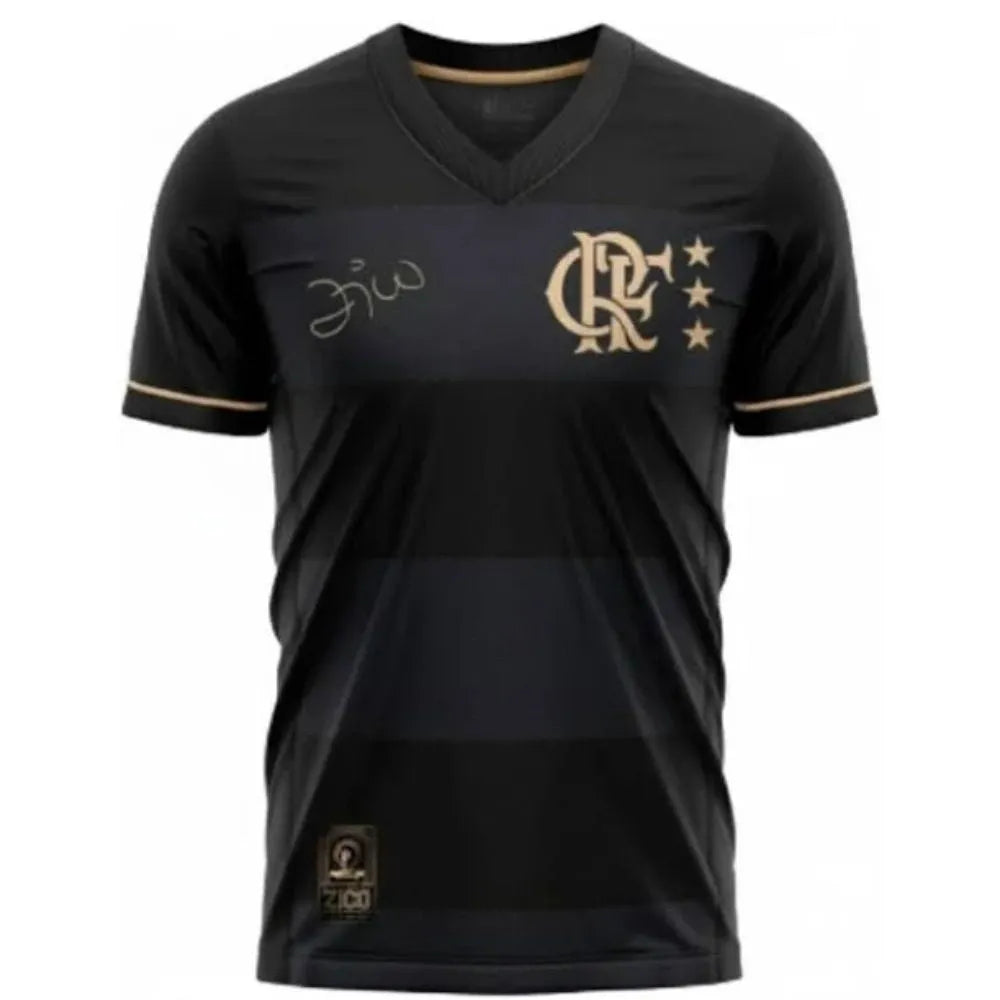 Camisa Flamengo Volta Zico, Camisa Futebol, Adidas, Zico de volta ao Flamengo Preta com detalhes dourados, esta camisa homenageia a volta de Zico ao Flamengo, eternizando um momento de glória. Mais do que um uniforme, é uma peça de história viva, conectando cada torcedor à paixão e à garra do clube. Com cada detalhe pensado para capturar a vibração da torcida, ela representa não apenas um jogador, mas o espírito eterno do Flamengo. Ficha do Produto TecnologiaAeroReady: Sistema que controla o excesso de umid