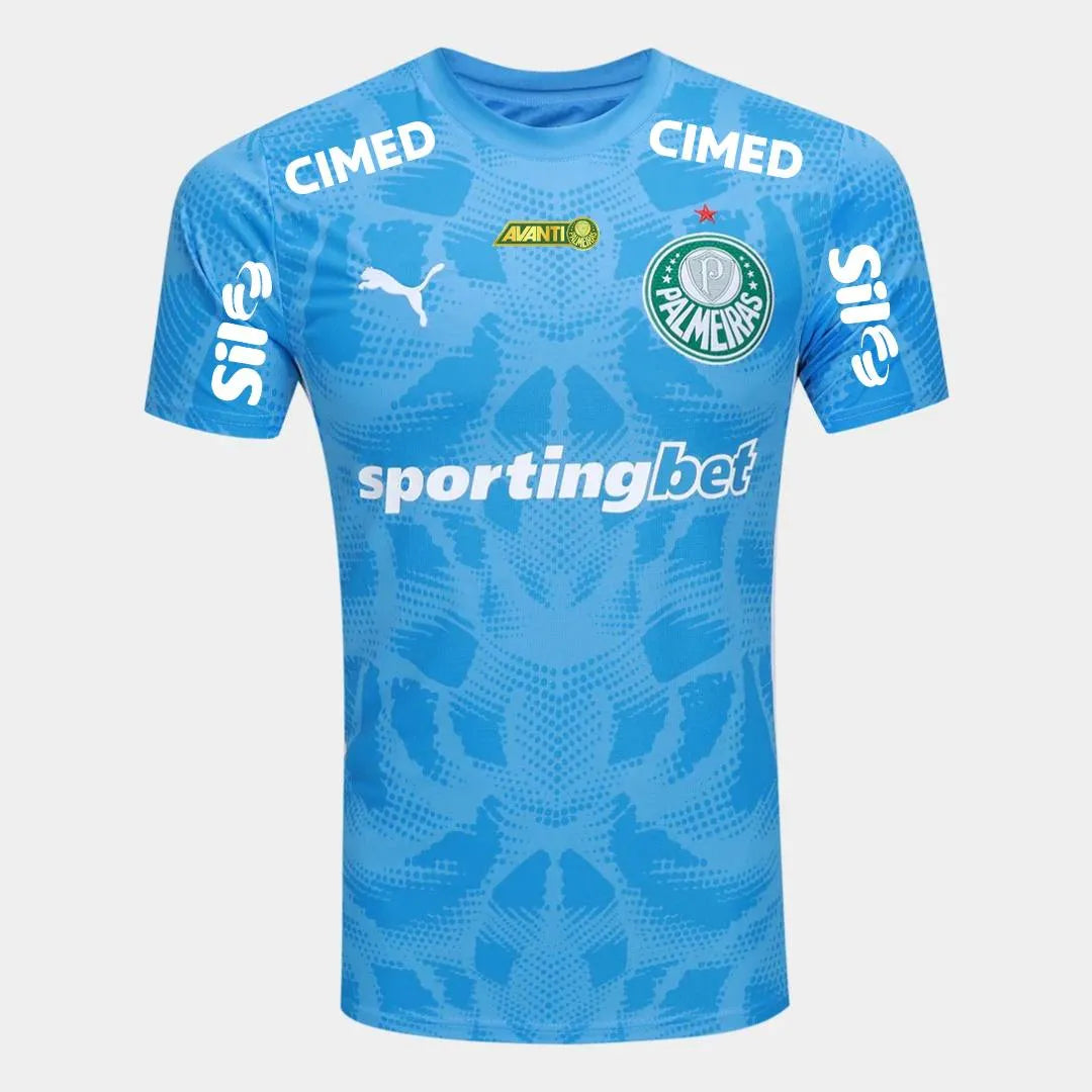 Camisa Goleiro Palmeiras 2025 I, Camisas de Futebol, PIQUE DE JOGADOR, A Camisa de Goleiro Palmeiras 2025 I – Torcedor traduz a imponência e a tradição do Verdão sob as traves. Com design moderno, grafismos exclusivos e caimento confortável, ela representa a alma alviverde em cada defesa. Desenvolvida pela PUMA com tecnologia dryCELL, garante conforto, respirabilidade e estilo dentro e fora de campo. Características e Benefícios Tecnologia dryCELL: absorve o suor e mantém o corpo seco Tecido leve e respiráv