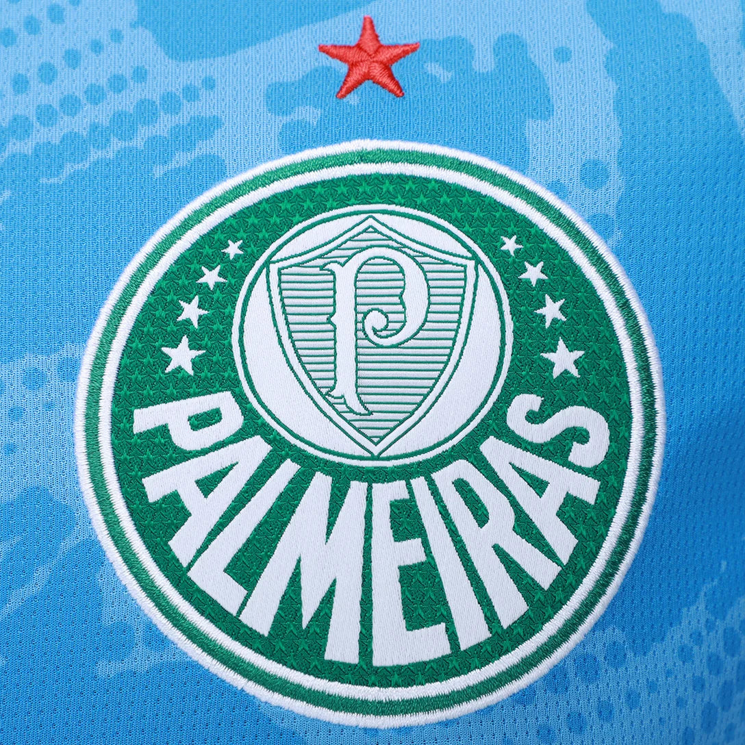 Camisa Goleiro Palmeiras 2025 I, Camisas de Futebol, PIQUE DE JOGADOR, A Camisa de Goleiro Palmeiras 2025 I – Torcedor traduz a imponência e a tradição do Verdão sob as traves. Com design moderno, grafismos exclusivos e caimento confortável, ela representa a alma alviverde em cada defesa. Desenvolvida pela PUMA com tecnologia dryCELL, garante conforto, respirabilidade e estilo dentro e fora de campo. Características e Benefícios Tecnologia dryCELL: absorve o suor e mantém o corpo seco Tecido leve e respiráv