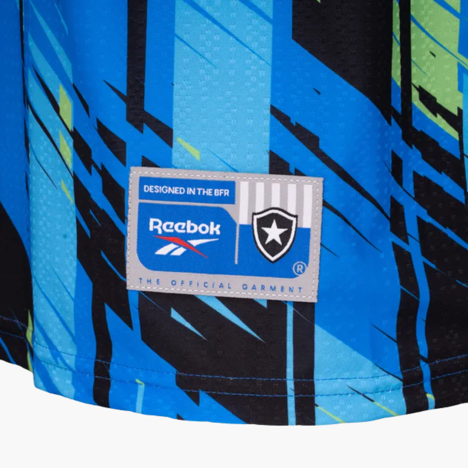 Camisa Goleiro Reebok Botafogo 2025/26 I, Camisas de Futebol, PIQUE DE JOGADOR, A Camisa de Goleiro do Botafogo 2025/26 chega com design arrojado e cheio de personalidade à altura de quem protege a meta com coragem. Com visual exclusivo, a peça combina tradição alvinegra com elementos modernos, apostando em cores vibrantes, textura especial e acabamento premium. O escudo bordado no peito e o logo da Reebok aplicados com destaque reforçam o peso do uniforme. É a camisa de quem joga diferente. De quem segura 