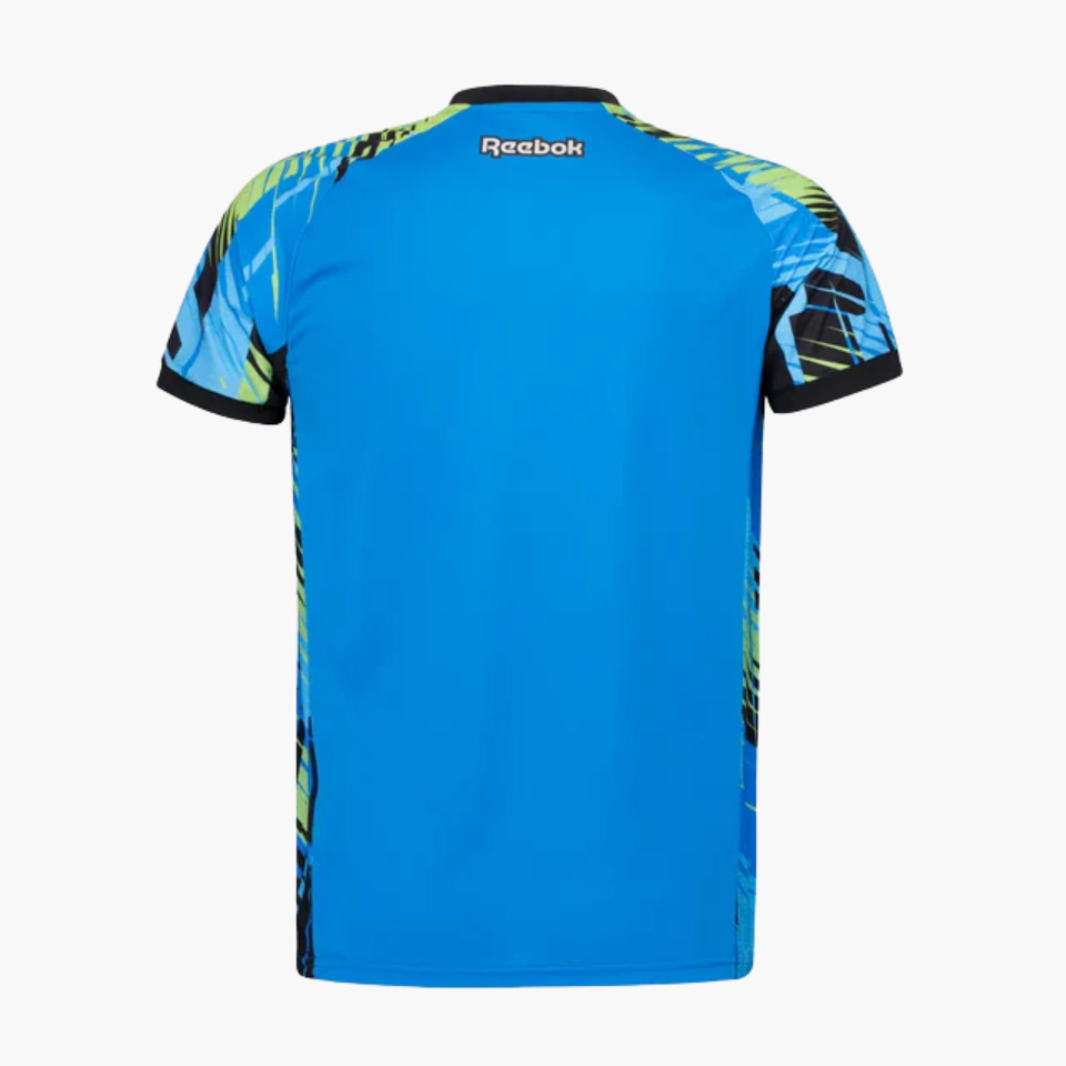 Camisa Goleiro Reebok Botafogo 2025/26 I, Camisas de Futebol, PIQUE DE JOGADOR, A Camisa de Goleiro do Botafogo 2025/26 chega com design arrojado e cheio de personalidade à altura de quem protege a meta com coragem. Com visual exclusivo, a peça combina tradição alvinegra com elementos modernos, apostando em cores vibrantes, textura especial e acabamento premium. O escudo bordado no peito e o logo da Reebok aplicados com destaque reforçam o peso do uniforme. É a camisa de quem joga diferente. De quem segura 