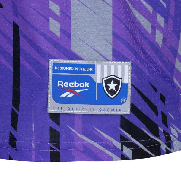Camisa Goleiro Reebok Botafogo 2025/26 III, Camisas de Futebol, PIQUE DE JOGADOR, A Camisa de Goleiro do Botafogo 2025/26 chega com design arrojado e cheio de personalidade à altura de quem protege a meta com coragem. Com visual exclusivo, a peça combina tradição alvinegra com elementos modernos, apostando em cores vibrantes, textura especial e acabamento premium. O escudo bordado no peito e o logo da Reebok aplicados com destaque reforçam o peso do uniforme. É a camisa de quem joga diferente. De quem segur