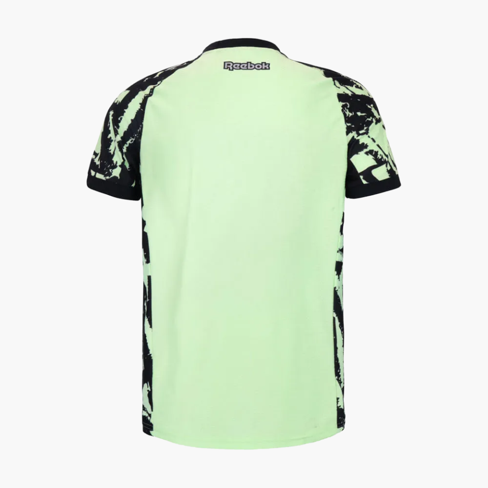 Camisa Goleiro Reebok Botafogo 2025/26 IV, Camisas de Futebol, PIQUE DE JOGADOR, A camisa de Goleiro do Botafogo para a temporada 2025/26 II chega com um visual imponente, que reflete a essência defensiva do Glorioso. Em preto predominante com detalhes em branco e dourado, o modelo traz modernidade e presença dentro das quatro linhas. Com grafismos exclusivos e acabamento refinado, é uma peça que une performance, estilo e identidade alvinegra. Especificações do Produto: Modelo torcedor masculino Ano: Tempor