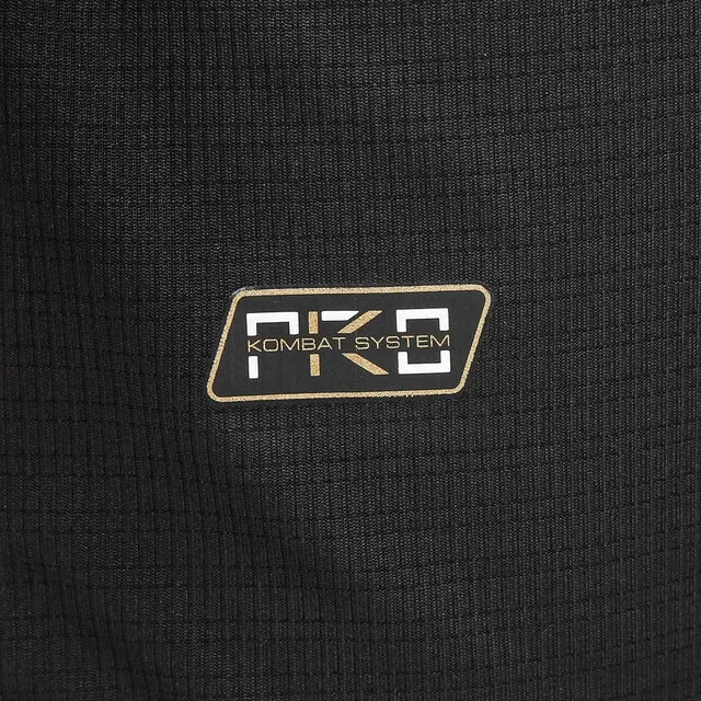 Camisa Kappa Vasco 24/25 Home, Camisa Futebol, Kappa, Descrição do produto Sou Vascaíno! A Camisa Vasco I 25/26 Jogador Kappa Masculino celebra a paixão da torcida vascaína e é daqueles artigos que não podem faltar no fardamento. Inspirada na história do Gigante da Colina, esta camisa do Vasco traz design tradicional e detalhes em sua extensão que exibem com orgulho sua conexão. A gola polo mantém um caimento moderno, enquanto a Cruz de Malta bordada traduz o sentimento que não pode parar. Com tecido tecnol