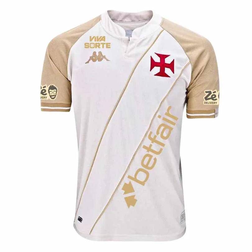 Camisa Kappa Vasco 24/25 Third C/ Patrocínios, Camisa Futebol, Kappa, Descrição do produto Respeito. Igualdade. Inclusão! A Camisa Vasco III 24/25 s/n° Kombat Jogador Kappa Feminina comemora 100 anos da Resposta Histórica. Em 1924, o clube se posicionava contra a discriminação no futebol, abrindo suas portas para todos, independentemente de raça ou classe social. Confeccionada em poliéster, a peça tem tecnologia Kombat Pro System, que garante respirabilidade, evitando a umidade do corpo. Predominantemente b
