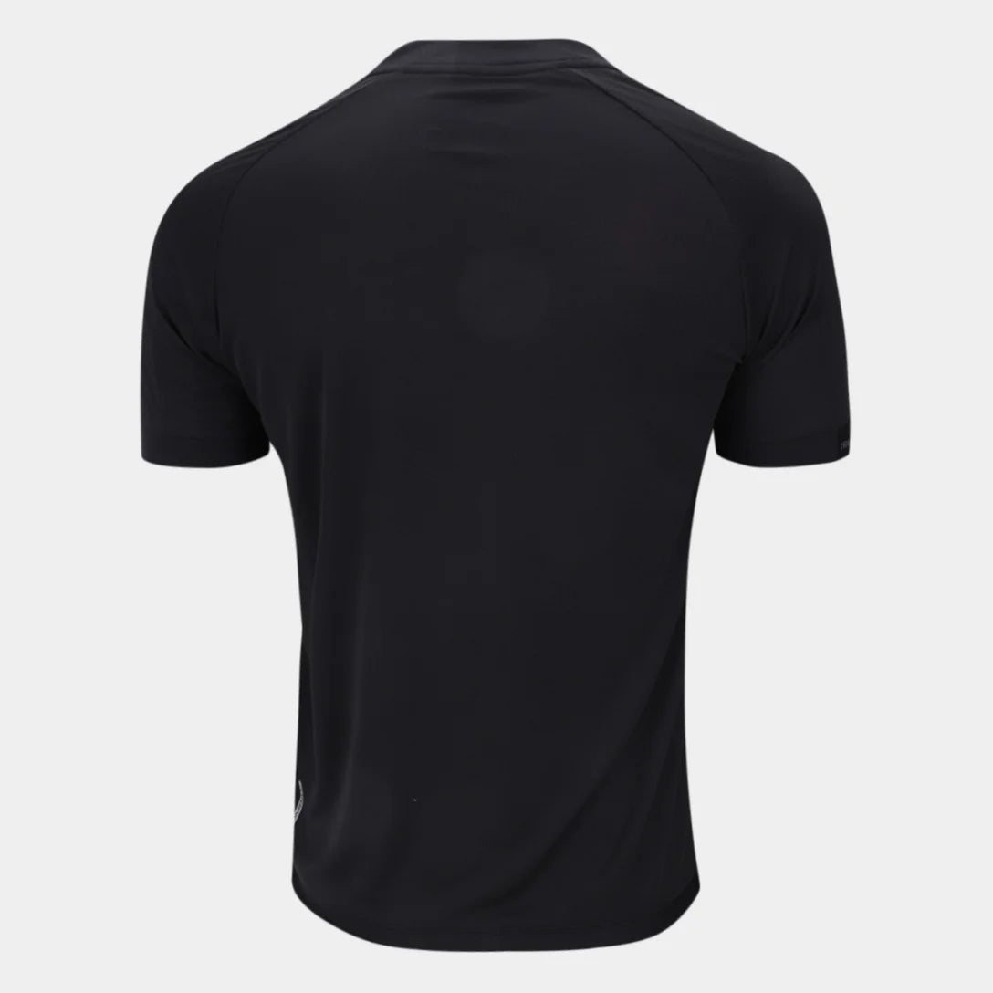 Camisa Kappa Vasco 24/25 Third Goleiro, Camisa Futebol, Kappa, Descrição do produto Respeito. Igualdade. Inclusão! A Camisa Vasco III 24/25 s/n° Kombat Jogador Kappa Feminina comemora 100 anos da Resposta Histórica. Em 1924, o clube se posicionava contra a discriminação no futebol, abrindo suas portas para todos, independentemente de raça ou classe social. Confeccionada em poliéster, a peça tem tecnologia Kombat Pro System, que garante respirabilidade, evitando a umidade do corpo. Predominantemente bege, a 