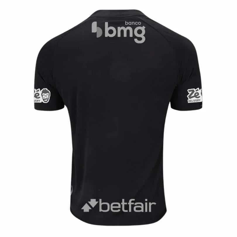 Camisa Kappa Vasco 24/25 Third Goleiro, Camisa Futebol, Kappa, Descrição do produto Respeito. Igualdade. Inclusão! A Camisa Vasco III 24/25 s/n° Kombat Jogador Kappa Feminina comemora 100 anos da Resposta Histórica. Em 1924, o clube se posicionava contra a discriminação no futebol, abrindo suas portas para todos, independentemente de raça ou classe social. Confeccionada em poliéster, a peça tem tecnologia Kombat Pro System, que garante respirabilidade, evitando a umidade do corpo. Predominantemente bege, a 