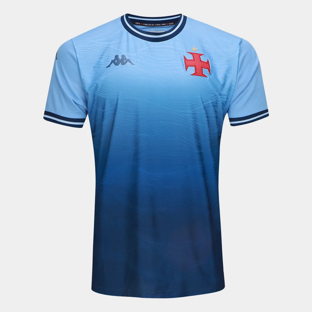 Camisa Kappa Vasco III 25/26 Goleiro, Camisa Futebol, Kappa, Descrição do produto Vista a história do Gigante da Colina com a Camisa Vasco III 25/26 s/n Goleiro Kappa Masculina! Celebrando os 80 anos de 1945, ano onde o clube se consagrou campeão invicto do Campeonato Carioca e também dominou as águas no remo, esta camisa azul do Vasco reflete a alma de um "Campeão de Terra e Mar". Confeccionada com materiais de alta qualidade e design marcante, a camisa do Vasco oferece conforto e estilo, seja nas arquiban