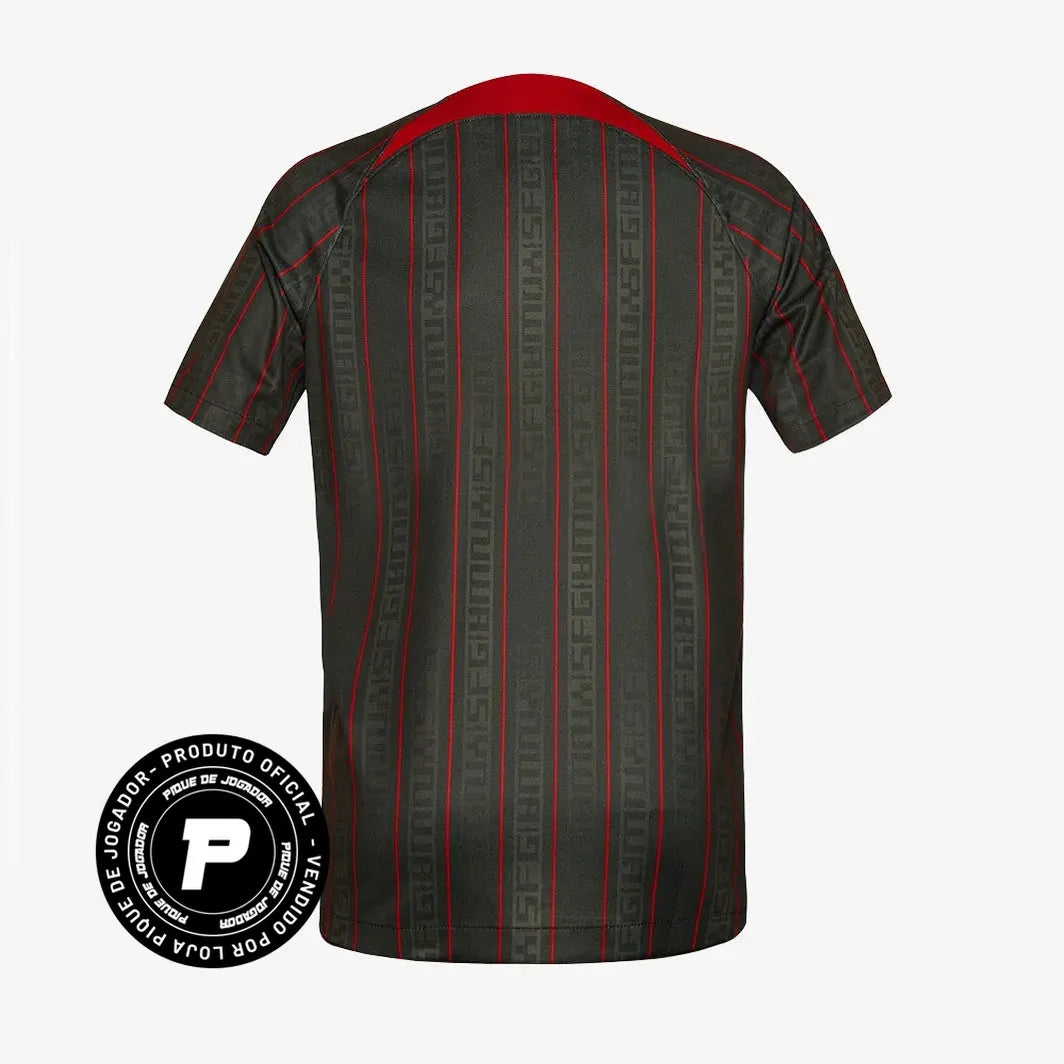 Camisa Kids Nike LeBron James Liverpool FC Torcedor, Camisas de Futebol, PIQUE DE JOGADOR, A Camisa Kids Nike LeBron James Liverpool FC Torcedor é feita pra quem vive o futebol intensamente. Um modelo pensado no torcedor que carrega seu time no peito, em qualquer ocasião. Com tecido leve, caimento confortável e visual marcante, essa camisa é perfeita pra mostrar sua paixão dentro e fora dos estádios. Vista sua camisa. Mostre de onde você veio. Ficha Técnica Nome: Camisa Kids Nike LeBron James Liverpool FC T