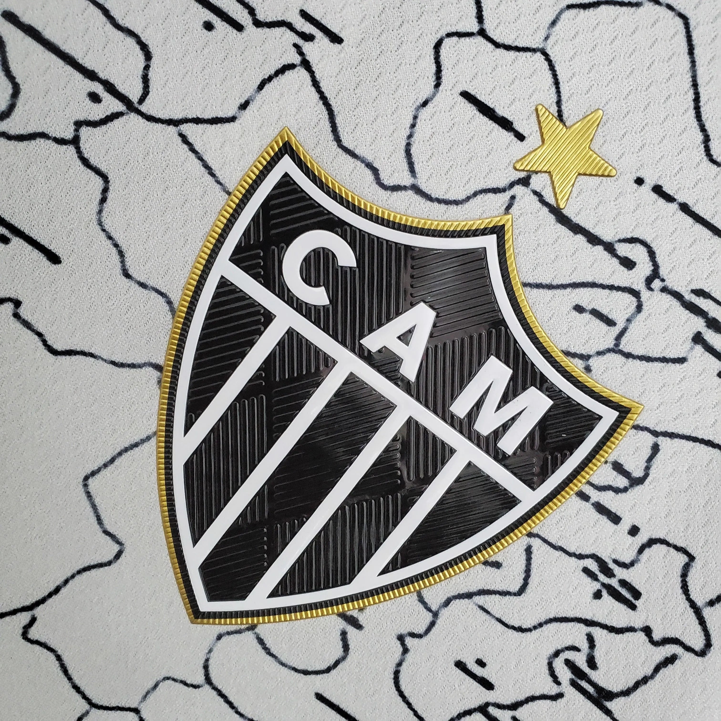 Camisa Le Cock Sportif Atlético Mineiro 21/22 Manto da Massa, Camisa Futebol, Le Cock Sportif, Ficha do Produto Composição: 100% PoliésterIndicada para: CasualGênero: MasculinoEscudo: BordadoOrigem: ImportadoManga: Curta-PIQUE DE JOGADOR
