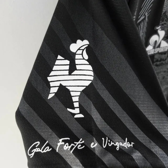 Camisa Le Cock Sportif Atlético Mineiro 22/23 Manto da Massa, Camisa Futebol, Le Cock Sportif, Ficha do Produto Composição: 100% PoliésterIndicada para: Jogo/CasualGênero: MasculinoEscudo: BordadoOrigem: ImportadoManga: Curta-PIQUE DE JOGADOR