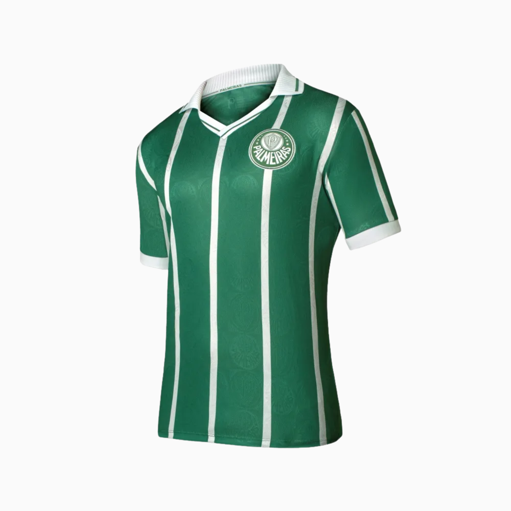 Camisa Masculina Palmeiras 1993, Camisas de Futebol, PIQUE DE JOGADOR, A Camisa Retrô Palmeiras 1993 é um verdadeiro símbolo da retomada de glórias do Verdão. Inspirada fielmente no modelo usado na temporada em que o Palmeiras encerrou um jejum de 16 anos com o título do Paulistão, essa peça representa a força de uma geração histórica. A gola polo clássica, as listras verticais brancas e o escudo bordado resgatam a tradição e a elegância daquela camisa lendária. Ideal para torcedores apaixonados, colecionad