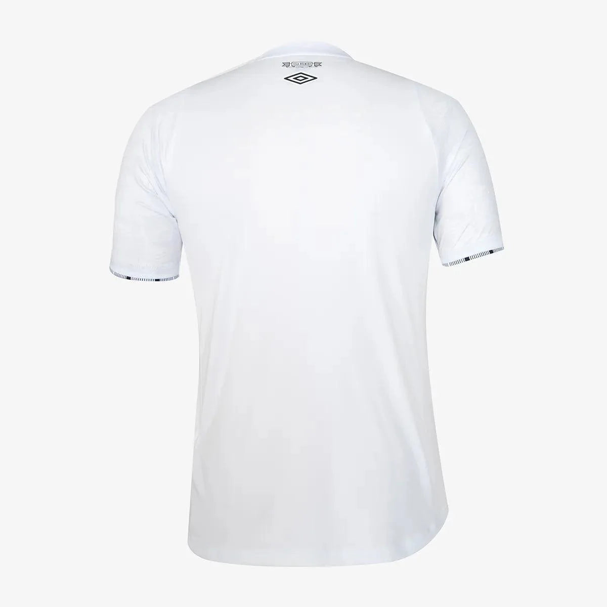 Camisa Masculina Umbro Santos 2024/25 I, Camisas de Futebol, Umbro, A Camisa Masculina Umbro Santos 2024/25 I é feita pra quem vive o futebol intensamente. Um modelo pensado no torcedor que carrega seu time no peito, em qualquer ocasião. Com tecido leve, caimento confortável e visual marcante, essa camisa é perfeita pra mostrar sua paixão dentro e fora dos estádios. Vista sua camisa. Mostre de onde você veio. Ficha Técnica Nome: Camisa Masculina Umbro Santos 2024/25 I Gênero: Masculino Indicado para: Uso ca