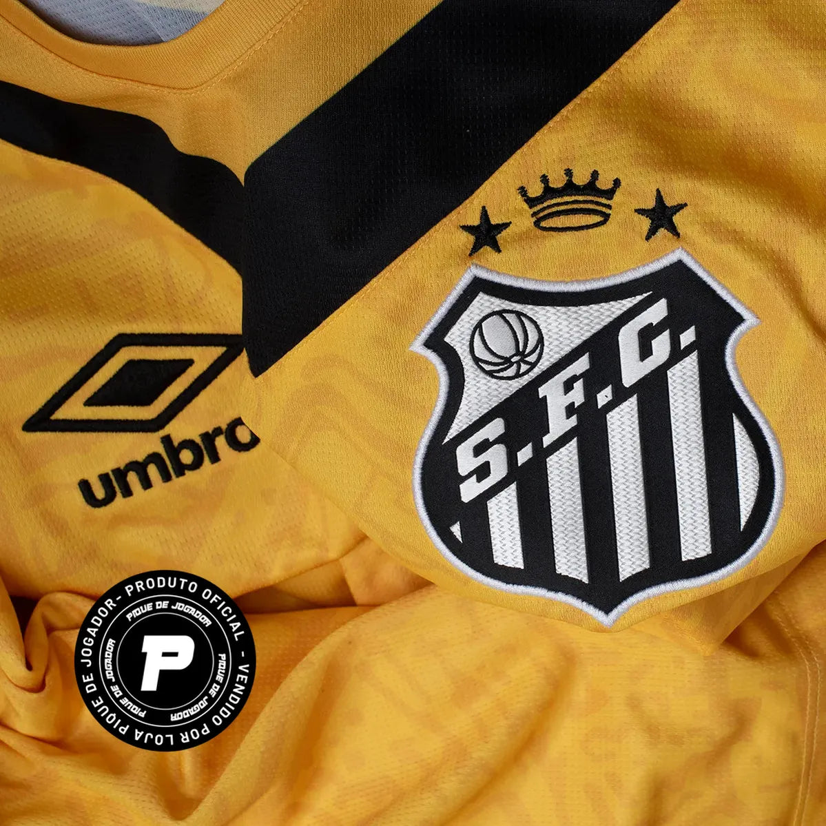 Camisa Masculina Umbro Santos 2024/25 III Neymar Jr 10, Camisas de Futebol, Umbro, A Camisa Masculina Umbro Santos 2024/25 III Neymar Jr 10 é feita pra quem vive o futebol intensamente. Um modelo pensado no torcedor que carrega seu time no peito, em qualquer ocasião. Com tecido leve, caimento confortável e visual marcante, essa camisa é perfeita pra mostrar sua paixão dentro e fora dos estádios. Vista sua camisa. Mostre de onde você veio. Ficha Técnica Nome: Camisa Masculina Umbro Santos 2024/25 III Neymar 