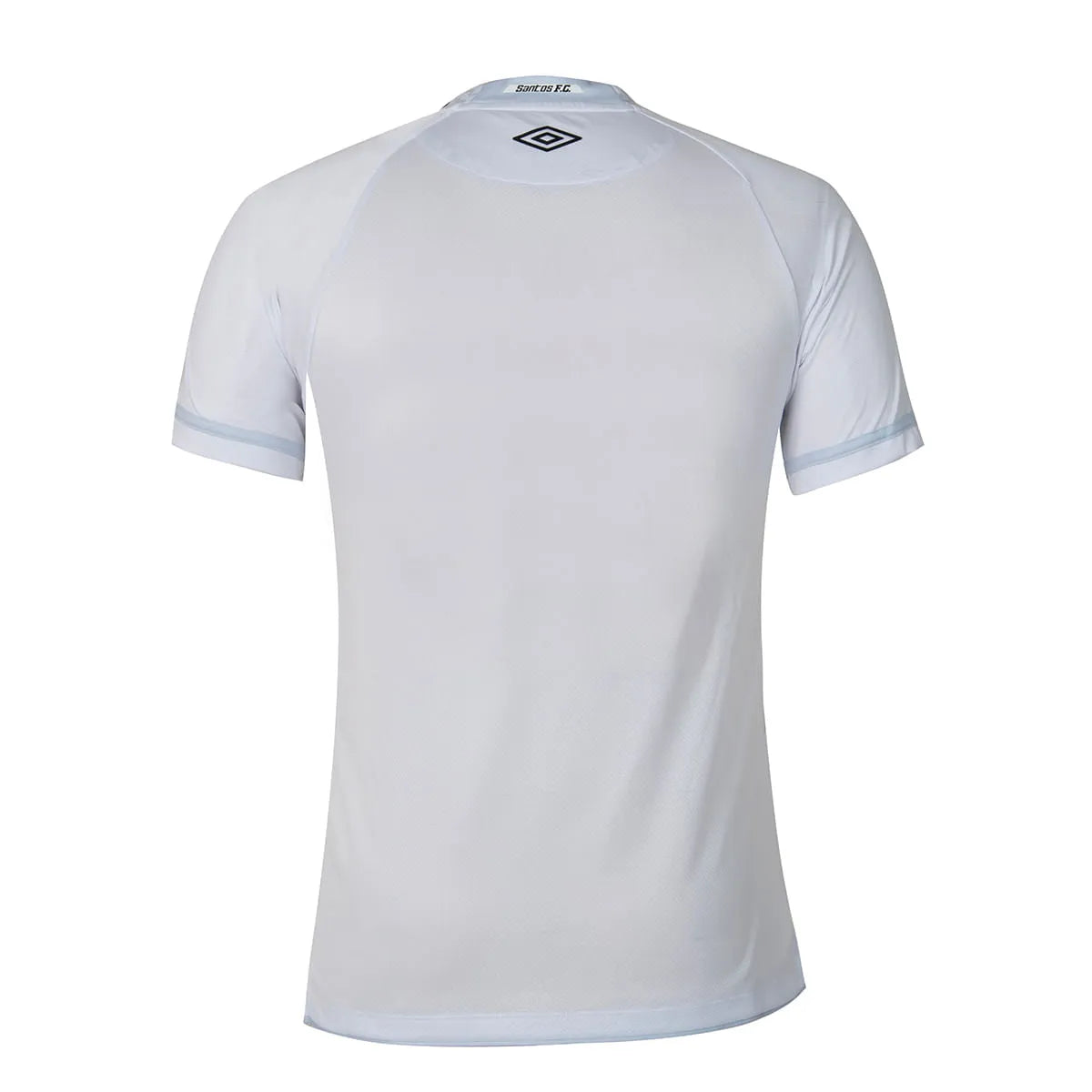Camisa Masculina Umbro Santos Jogador 2025/26 I, Camisas de Futebol, Umbro, Essa camisa não é só nova.Ela é um tributo vivo à história que transformou o Santos em lenda mundial.É o manto que carrega nas costuras o legado de Pelé, de Robinho, de Neymar — e de toda uma geração que fez do Peixe um símbolo eterno de arte no futebol. Inspirada na essência do time mais famoso da Vila Belmiro, a versão 2025/26 chega com branco clássico e detalhes cinza que trazem leveza e modernidade. É a mesma usada pelos atletas