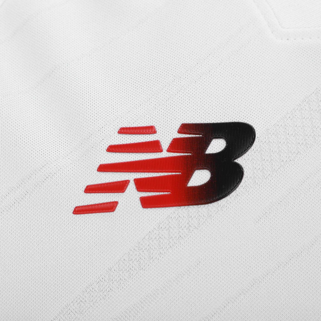 Camisa NB São Paulo Home 26/27 Jogador, camisa são paulo, PIQUE DE JOGADOR, Descrição do produto És o Primeiro! A Camisa São Paulo I 26/27 Jogador New Balance Masculina é um tributo ao pioneirismo inigualável do Tricolor. Indispensável na coleção dos torcedores que carregam o bordão "Dentre os grandes, és o Primeiro" no coração, esta camisa do São Paulo celebra a grandeza do clube, que é primeiro em tantas coisas na história. Com o tradicional design tricolor e escudo centralizado em destaque, esta camisa S