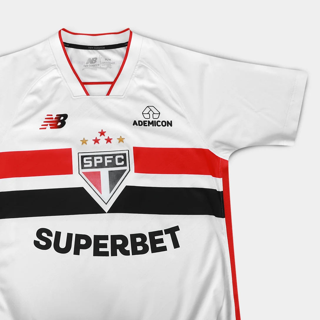 Camisa NB São Paulo Home 26/27 Jogador, camisa são paulo, PIQUE DE JOGADOR, Descrição do produto És o Primeiro! A Camisa São Paulo I 26/27 Jogador New Balance Masculina é um tributo ao pioneirismo inigualável do Tricolor. Indispensável na coleção dos torcedores que carregam o bordão "Dentre os grandes, és o Primeiro" no coração, esta camisa do São Paulo celebra a grandeza do clube, que é primeiro em tantas coisas na história. Com o tradicional design tricolor e escudo centralizado em destaque, esta camisa S