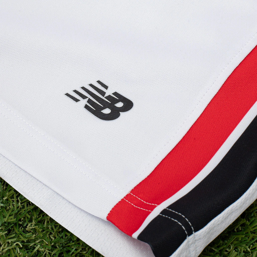 Camisa NB São Paulo Home 26/27 Masculina, camisa são paulo, PIQUE DE JOGADOR, És o Primeiro! A Camisa São Paulo I 26/27 New Balance Torcedor Masculina é um tributo ao pioneirismo inigualável do Tricolor. Indispensável na coleção dos torcedores que carregam o bordão "Dentre os grandes, és o Primeiro" no coração, esta camisa do São Paulo celebra a grandeza do clube, que é primeiro em tantas coisas na história. Com o tradicional design tricolor e escudo centralizado em destaque, esta camisa São Paulo masculina