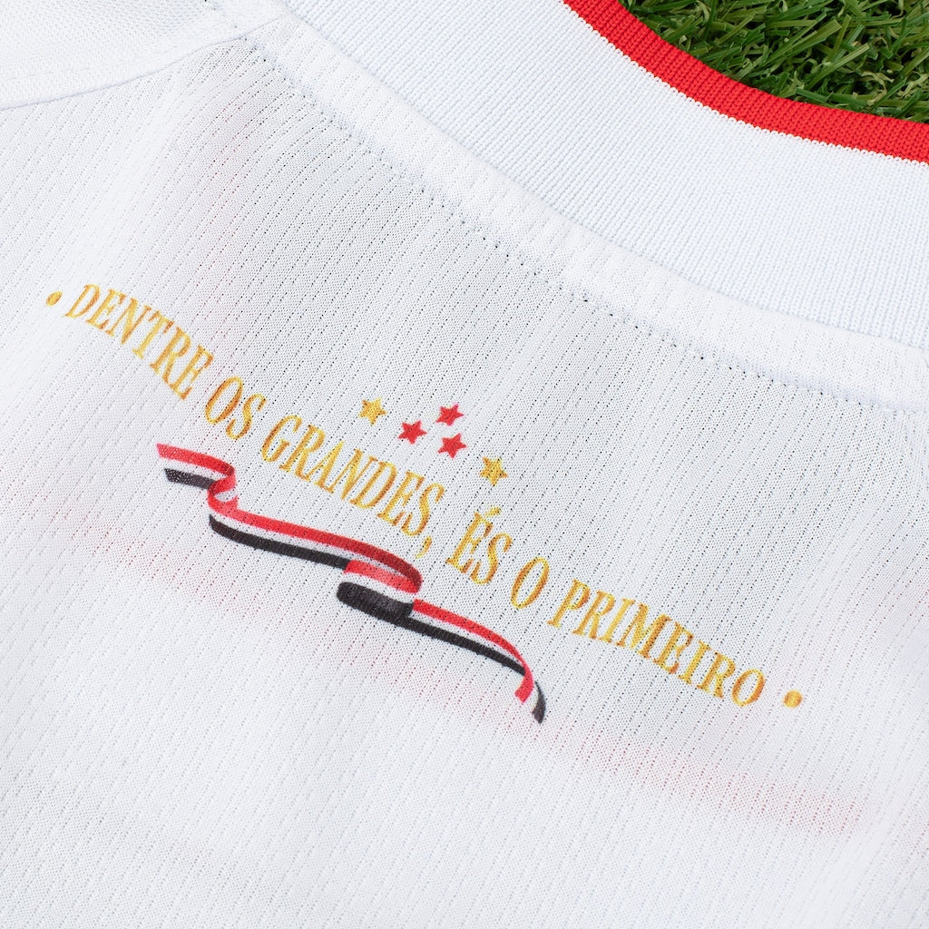 Camisa NB São Paulo Home 26/27 Masculina, camisa são paulo, PIQUE DE JOGADOR, És o Primeiro! A Camisa São Paulo I 26/27 New Balance Torcedor Masculina é um tributo ao pioneirismo inigualável do Tricolor. Indispensável na coleção dos torcedores que carregam o bordão "Dentre os grandes, és o Primeiro" no coração, esta camisa do São Paulo celebra a grandeza do clube, que é primeiro em tantas coisas na história. Com o tradicional design tricolor e escudo centralizado em destaque, esta camisa São Paulo masculina