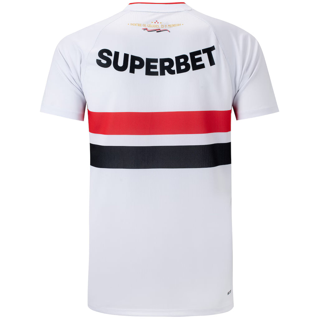 Camisa NB São Paulo Home 26/27 Masculina, camisa são paulo, PIQUE DE JOGADOR, És o Primeiro! A Camisa São Paulo I 26/27 New Balance Torcedor Masculina é um tributo ao pioneirismo inigualável do Tricolor. Indispensável na coleção dos torcedores que carregam o bordão "Dentre os grandes, és o Primeiro" no coração, esta camisa do São Paulo celebra a grandeza do clube, que é primeiro em tantas coisas na história. Com o tradicional design tricolor e escudo centralizado em destaque, esta camisa São Paulo masculina