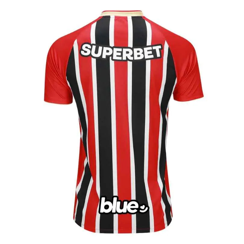 Camisa New Balance São Paulo 25/26 Away, Camisa Futebol, New Balance, Ficha do Produto TecnologiaNB Dry: Sistema que controla o excesso de umidade do corpo, garantindo a rápida secagem do suor durante os exercícios. Composição: 100% PoliésterMarca: New BalanceIndicada para: Jogo/CasualGênero: MasculinoEscudo: BordadoOrigem: ImportadoManga: Curta-PIQUE DE JOGADOR