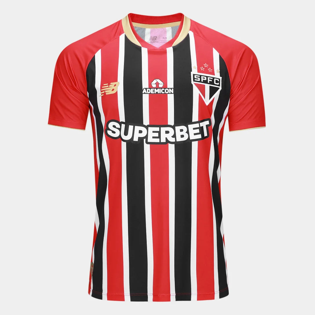Camisa New Balance São Paulo 25/26 Away, Camisa Futebol, New Balance, Ficha do Produto TecnologiaNB Dry: Sistema que controla o excesso de umidade do corpo, garantindo a rápida secagem do suor durante os exercícios. Composição: 100% PoliésterMarca: New BalanceIndicada para: Jogo/CasualGênero: MasculinoEscudo: BordadoOrigem: ImportadoManga: Curta-PIQUE DE JOGADOR