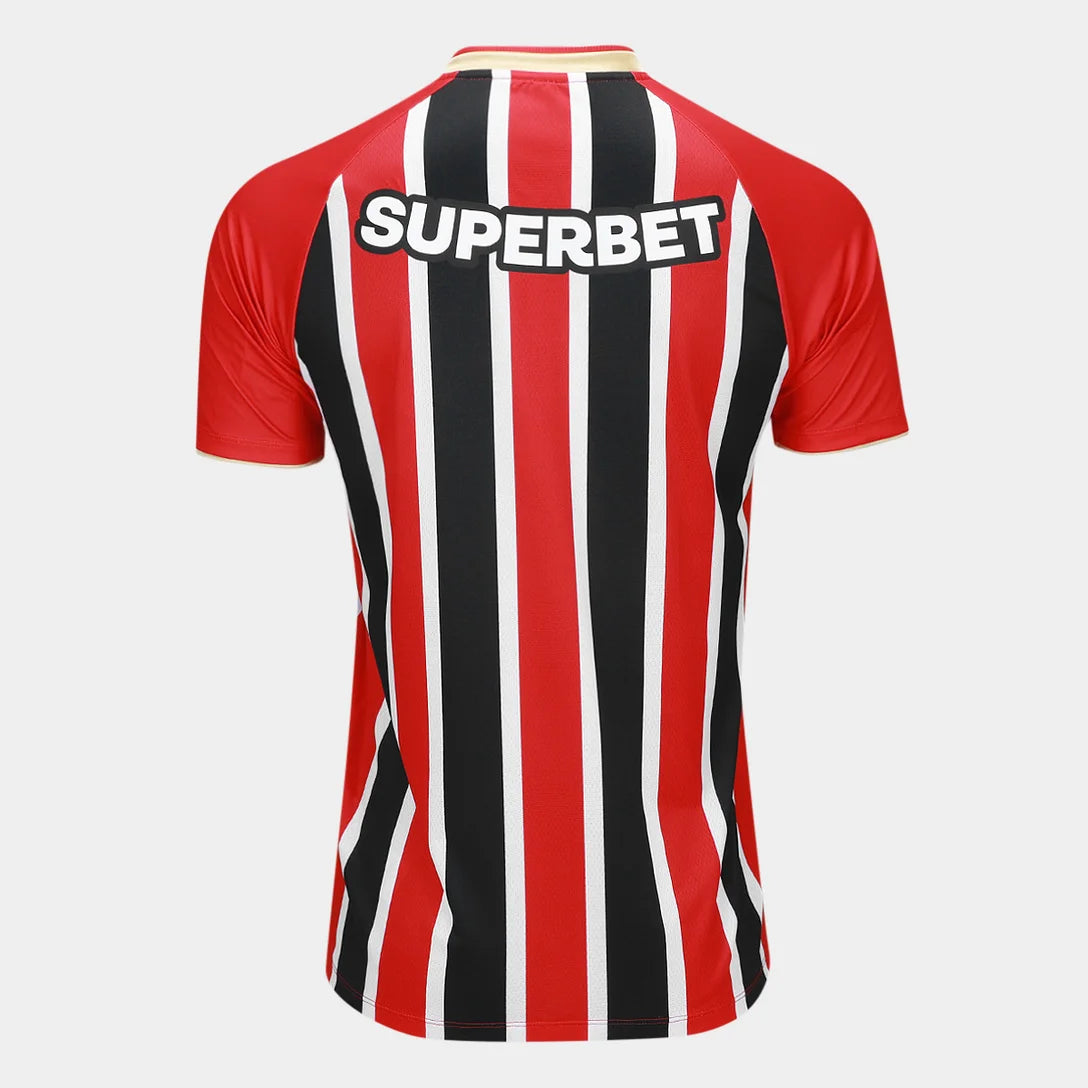 Camisa New Balance São Paulo 25/26 Away, Camisa Futebol, New Balance, Ficha do Produto TecnologiaNB Dry: Sistema que controla o excesso de umidade do corpo, garantindo a rápida secagem do suor durante os exercícios. Composição: 100% PoliésterMarca: New BalanceIndicada para: Jogo/CasualGênero: MasculinoEscudo: BordadoOrigem: ImportadoManga: Curta-PIQUE DE JOGADOR