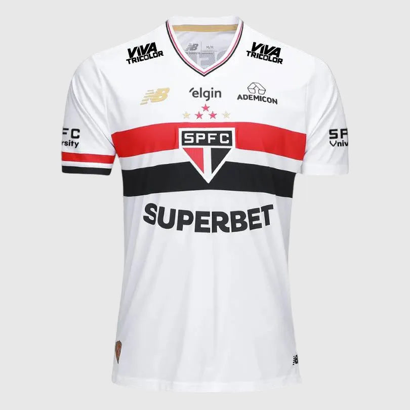 Camisa New Balance São Paulo 25/26 Home, Camisa Futebol, New Balance, Ficha do Produto TecnologiaNB Dry: Sistema que controla o excesso de umidade do corpo, garantindo a rápida secagem do suor durante os exercícios. Composição: 100% PoliésterMarca: New BalanceIndicada para: Jogo/CasualGênero: MasculinoEscudo: BordadoOrigem: ImportadoManga: Curta-PIQUE DE JOGADOR