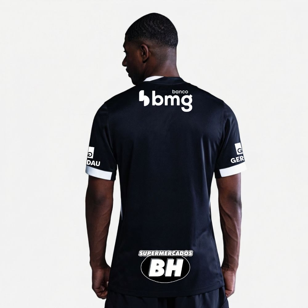 Camisa Nike Atlético Mineiro 26/27 Home C/ Patrocínios, Camisa Futebol, Adidas, Descrição Inspirada no título de Campeão Brasileiro de 1971, a nova camisa 1 do Galo celebra a doideira que se espalhou para milhões de cabeças de atleticanos após a cabeçada histórica de Dadá Maravilha. O manto alvinegro pra quem vive o Galo dentro e fora das arquibancadas. A versão torcedor oferece o caimento perfeito para representar o Atlético com conforto todos os dias. Detalhes do Produto Tecnologia Nike Dri-FIT absorve o 