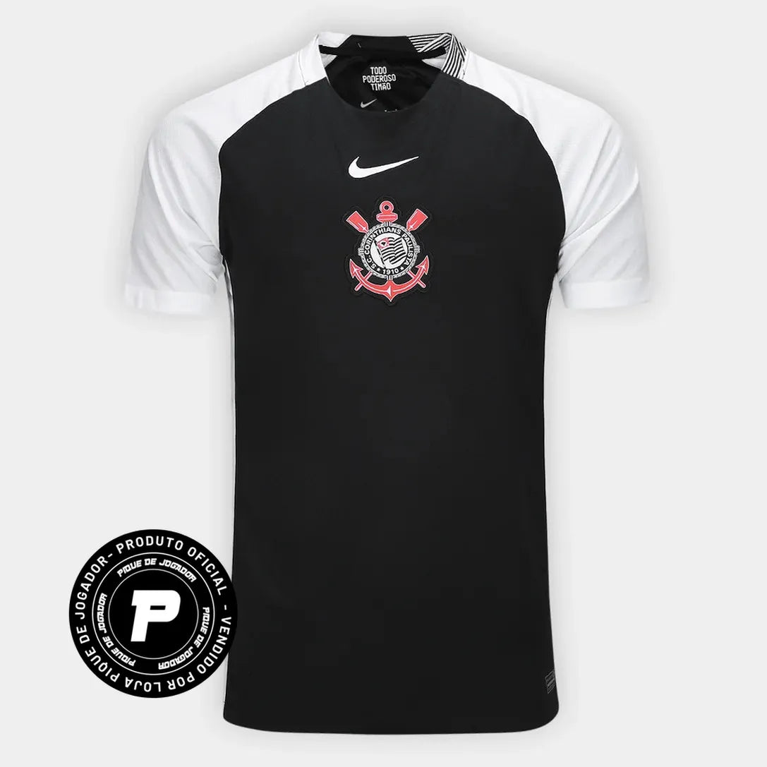 Camisa Nike Corinthians 25/26 Away, Camisa Futebol, Nike, Ficha do Produto Comemore os 25 anos do título internacional de 2000 do SC Corinthians. Inspirado no uniforme do campeonato, o kit Away 2025/26 colorido apresenta uma fonte personalizada homenageando o placar do estádio que sediou a final. TecnologiaDri-Fit: Sistema que controla o excesso de umidade do corpo, garantindo a rápida secagem do suor durante os exercícios. Composição: 100% PoliésterMarca: NikeIndicada para: Jogo/CasualGênero: MasculinoEscu