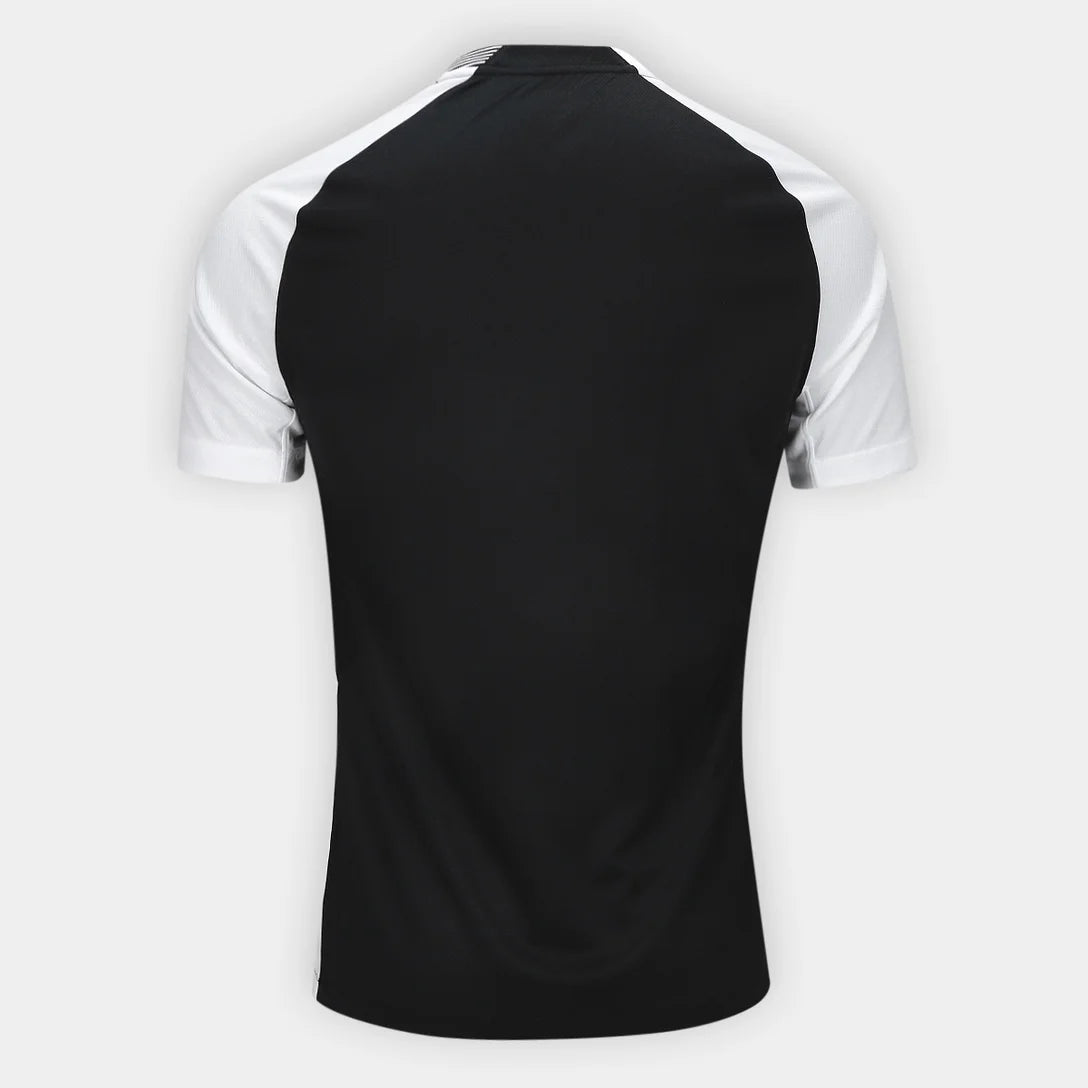 Camisa Nike Corinthians 25/26 Away, Camisa Futebol, Nike, Ficha do Produto Comemore os 25 anos do título internacional de 2000 do SC Corinthians. Inspirado no uniforme do campeonato, o kit Away 2025/26 colorido apresenta uma fonte personalizada homenageando o placar do estádio que sediou a final. TecnologiaDri-Fit: Sistema que controla o excesso de umidade do corpo, garantindo a rápida secagem do suor durante os exercícios. Composição: 100% PoliésterMarca: NikeIndicada para: Jogo/CasualGênero: MasculinoEscu
