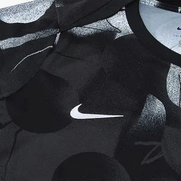 Camisa Nike Corinthians 25/26 Pré Jogo, Camisa Futebol, Nike, Ficha do Produto TecnologiaDri-Fit: Sistema que controla o excesso de umidade do corpo, garantindo a rápida secagem do suor durante os exercícios. Composição: 100% PoliésterMarca: NikeIndicada para: Jogo/CasualGênero: MasculinoEscudo: BordadoOrigem: ImportadoManga: Curta-PIQUE DE JOGADOR