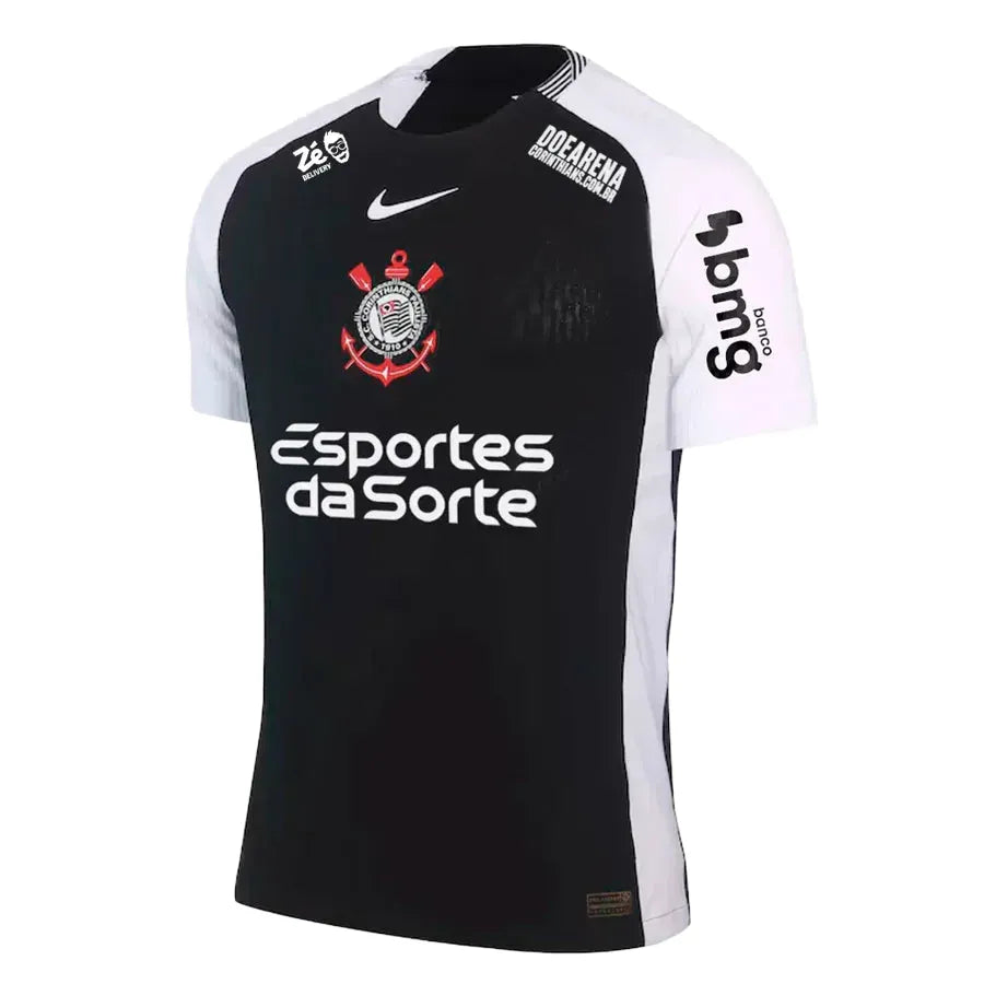 Camisa Nike Corinthians II 25/26 Jogador C/ Patrocínios, Camisa Futebol, Adidas, O DIA QUE A LOUCURA VIROU MUNDIAL Comemore os 25 anos do título internacional do SC Corinthians em 2000. Inspirado no uniforme do campeonato, o kit Away 2025/26 colorido apresenta uma fonte personalizada homenageando o placar do estádio que sediou a final. Ficha do Produto TecnologiaDri-FitADV: A tecnologia Nike Dri-FIT ADV combina tecido que absorve o suor com engenharia e recursos avançados para ajudar a manter você seco e co