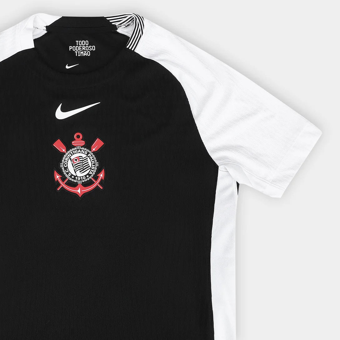 Camisa Nike Corinthians II 25/26 Jogador, Camisa Futebol, Adidas, O DIA QUE A LOUCURA VIROU MUNDIAL Comemore os 25 anos do título internacional do SC Corinthians em 2000. Inspirado no uniforme do campeonato, o kit Away 2025/26 colorido apresenta uma fonte personalizada homenageando o placar do estádio que sediou a final. Ficha do Produto TecnologiaDri-FitADV: A tecnologia Nike Dri-FIT ADV combina tecido que absorve o suor com engenharia e recursos avançados para ajudar a manter você seco e confortável. Dese