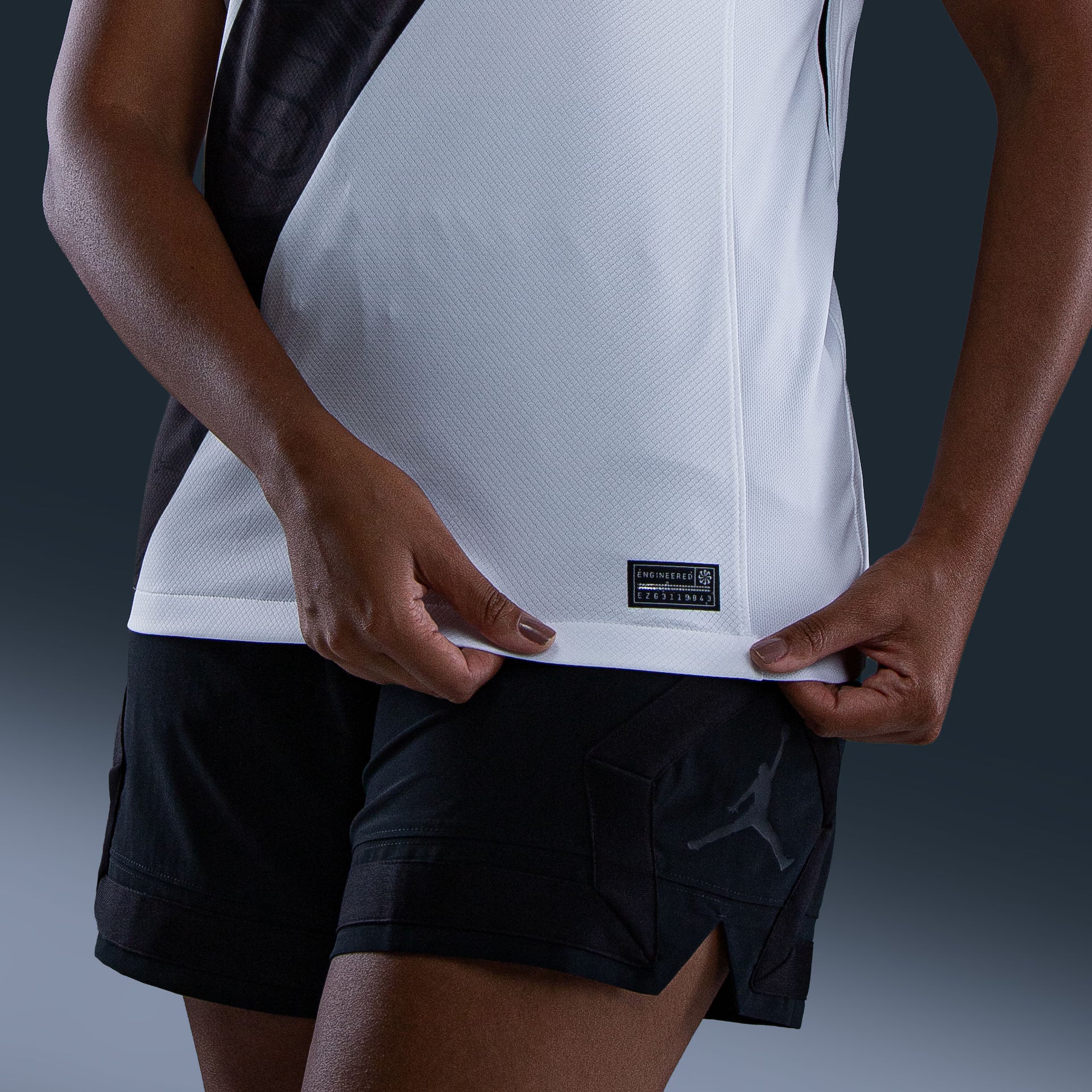 Camisa Nike Feminina Vasco da Gama 2026/27 Away, Camisa Futebol, Kappa, Inspirada na história de um clube que nunca se curvou ao medo. A Camisa Home do Vasco da Gama 26/27 celebra a coragem de quem sempre enfrentou desafios dentro e fora de campo, mantendo viva a essência cruzmaltina. Desenvolvida com o mesmo visual da camisa usada pelos jogadores, essa versão foi pensada para o dia a dia do torcedor. Une autenticidade, conforto e identidade, perfeita tanto para as arquibancadas quanto para as ruas. Uma cam