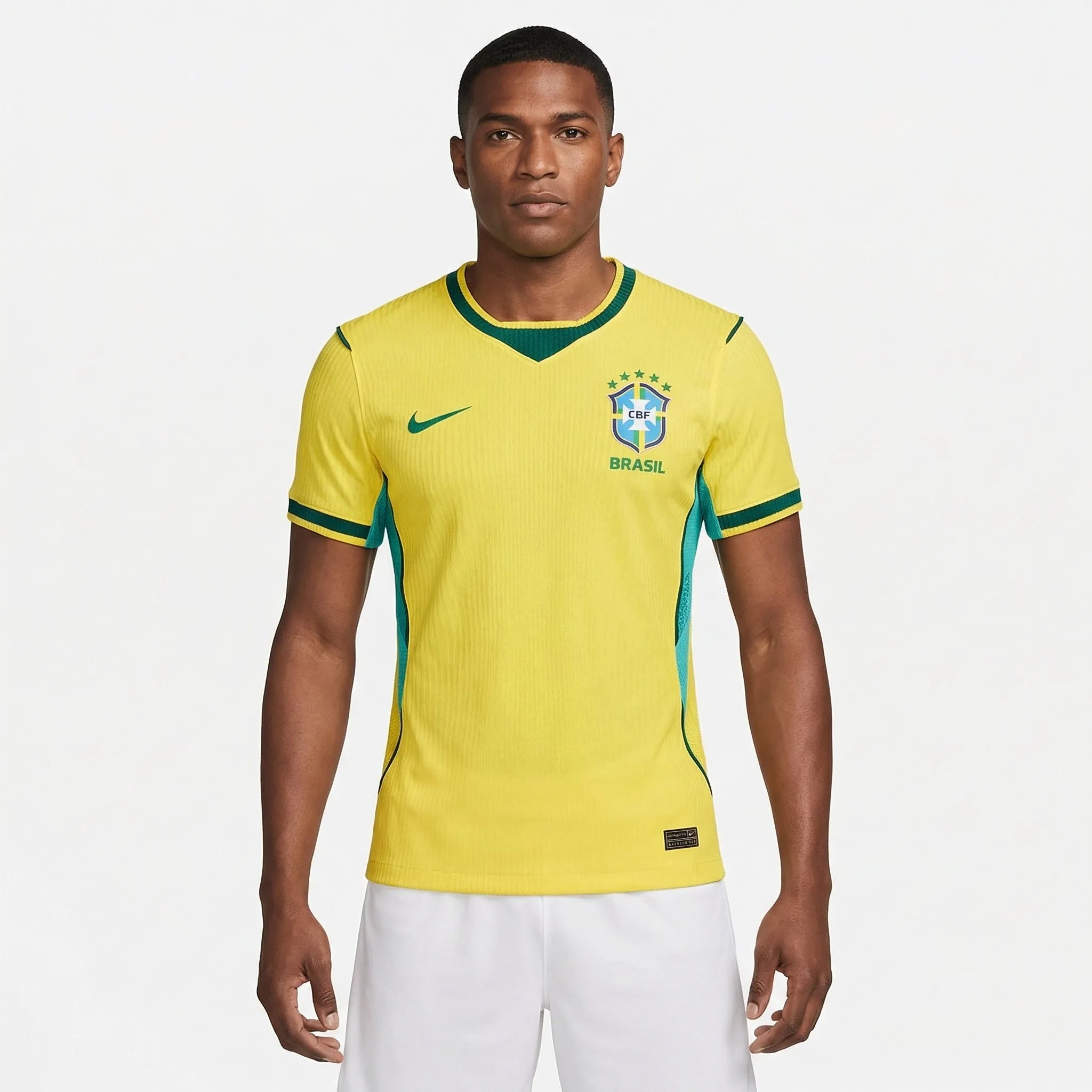Camisa Nike Seleção Brasileira 2026 Copa do Mundo, , PIQUE DE JOGADOR, Uma nova era de respirabilidade acaba de entrar em campo. Apresentamos a tecnologia Nike Aero-FIT. Ela oferece leveza e elasticidade a esta autêntica camisa do Brasil, proporcionando a mesma ventilação extraordinária que os profissionais têm. Bastidores do Design Facilmente a combinação de cores mais reconhecida no futebol, o icônico uniforme do Brasil celebra a beleza natural do país e o estilo de jogo vibrante e enérgico da equipe. Res