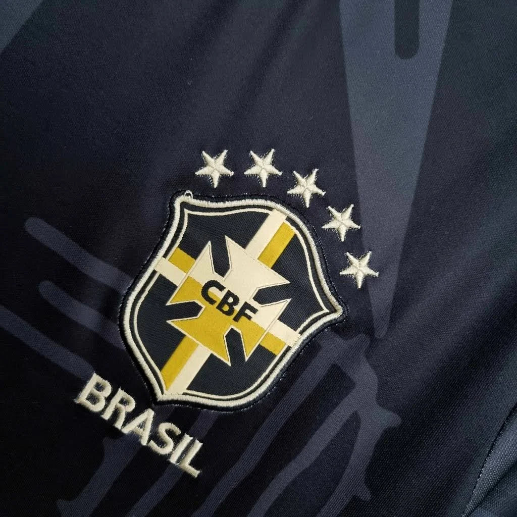 Camisa Nike Seleção Brasileira Conceito Cactos, , PIQUE DE JOGADOR, A Camisa Nike Seleção Brasileira Conceito Cactos apresenta um design moderno e criativo inspirado em elementos gráficos diferenciados que trazem uma nova interpretação das cores e da identidade da Seleção Brasileira. Com um visual único, esse modelo conceito se destaca por seu estilo ousado e pela proposta visual inovadora dentro do universo das camisas de futebol. O padrão gráfico inspirado em cactos cria um efeito visual marcante, combina