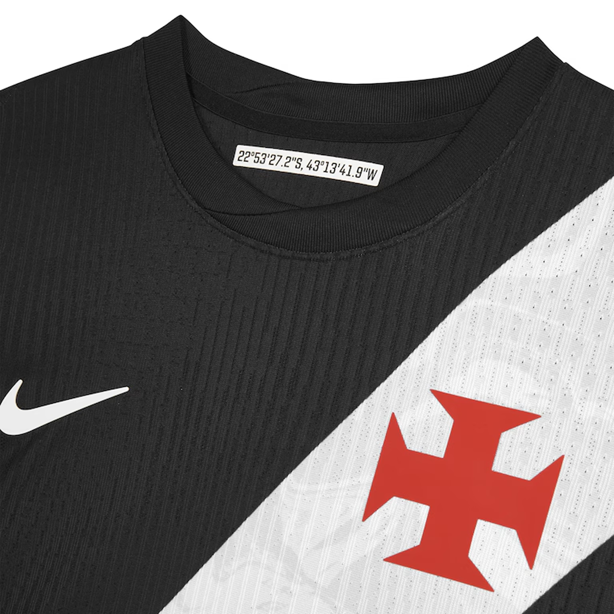 Camisa Nike Vasco da Gama I 2026/27 Jogador, Camisa Futebol, Kappa, Inspirada na história de um clube que nunca se curvou ao medo. A Camisa Home do Vasco da Gama 26/27 celebra a coragem de quem sempre enfrentou desafios dentro e fora de campo, mantendo viva a essência cruzmaltina. Desenvolvida com o mesmo visual da camisa usada pelos jogadores, essa versão foi pensada para o dia a dia do torcedor. Une autenticidade, conforto e identidade, perfeita tanto para as arquibancadas quanto para as ruas. Uma camisa 