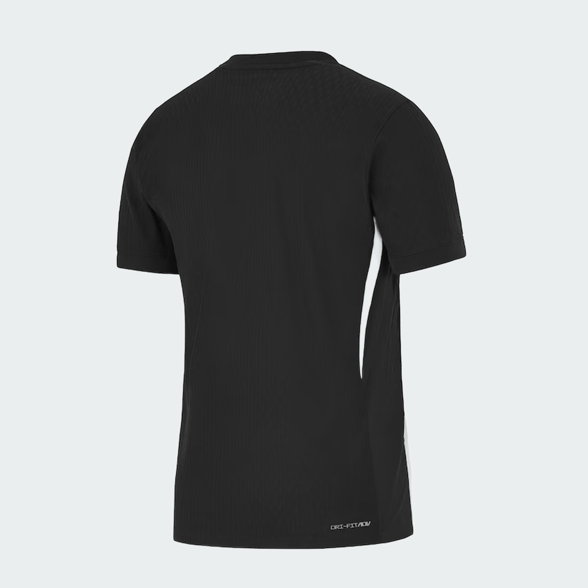 Camisa Nike Vasco da Gama I 2026/27 Jogador, Camisa Futebol, Kappa, Inspirada na história de um clube que nunca se curvou ao medo. A Camisa Home do Vasco da Gama 26/27 celebra a coragem de quem sempre enfrentou desafios dentro e fora de campo, mantendo viva a essência cruzmaltina. Desenvolvida com o mesmo visual da camisa usada pelos jogadores, essa versão foi pensada para o dia a dia do torcedor. Une autenticidade, conforto e identidade, perfeita tanto para as arquibancadas quanto para as ruas. Uma camisa 