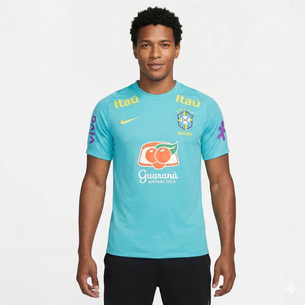 Camisa Nike de Seleção Brasileira Treino, Camisa de Treino Seleção Brasil Nike - Azul, PIQUE DE JOGADOR, A Camisa Nike Seleção Brasileira Treino é ideal para quem busca conforto, leveza e estilo durante atividades esportivas ou no dia a dia. Inspirada nos uniformes utilizados pelos jogadores durante as sessões de treinamento da Seleção Brasileira, essa peça combina desempenho e identidade esportiva em um design moderno. Desenvolvida para proporcionar liberdade de movimento, a camisa conta com tecido leve e 