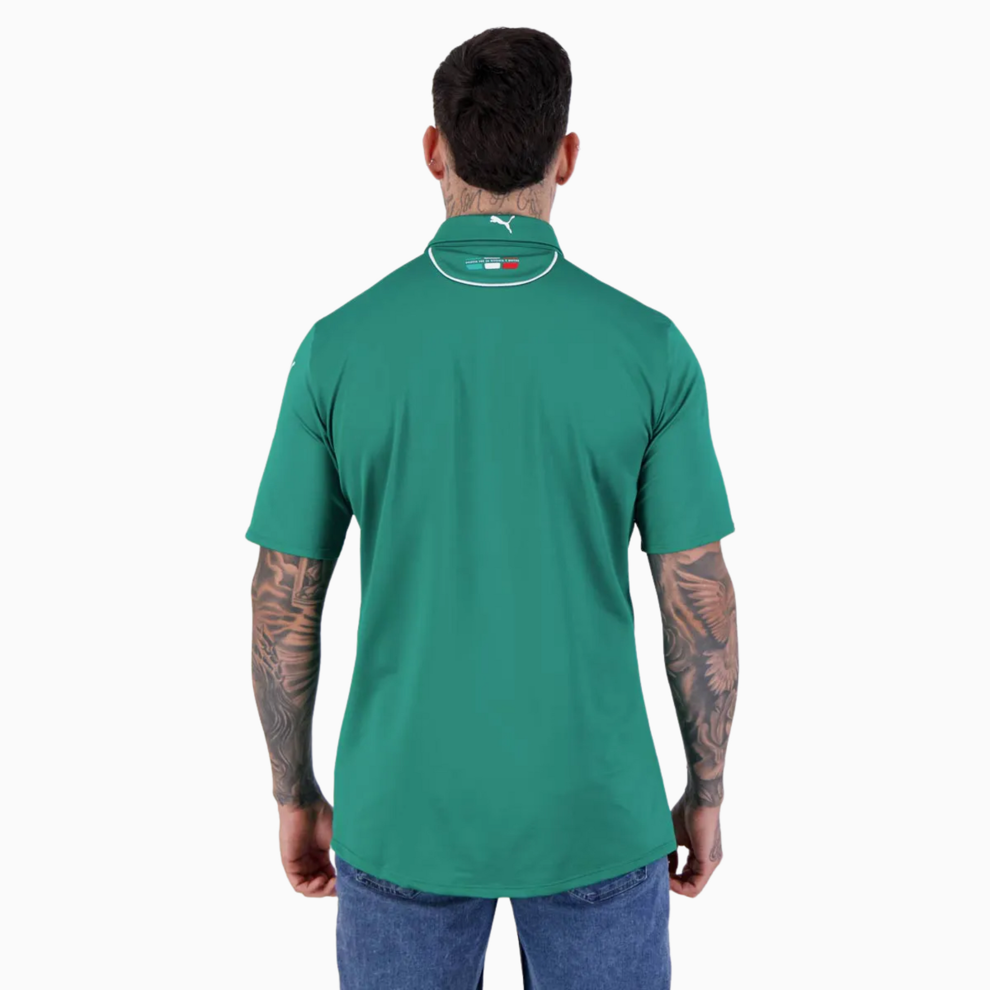 Camisa Palmeiras Puma MotorsportCamisa Palmeiras Puma Motorsport, Camisas de Futebol, PIQUE DE JOGADOR, A Camisa Polo Palmeiras x Abel Motorsport é o encontro entre futebol, velocidade e elegância. Co-criada por PUMA, Palmeiras e o técnico Abel Ferreira, essa peça faz parte da linha exclusiva Motorsport, com visual inspirado nas pistas e no estilo ousado do comandante alviverde. Com caimento confortável, gola polo clássica e escudo emborrachado, é ideal para o torcedor que vive o Verdão com personalidade de