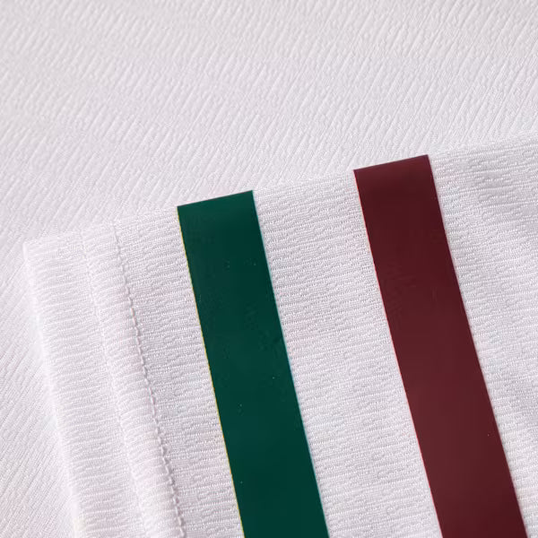 Camisa Puma Fluminense 2026/27 Away Jogador, camisa brasil, PIQUE DE JOGADOR, SOBRE O PRODUTO Mais do que um uniforme, é uma camisa sagrada que protege e impulsiona jogadores e torcida, exaltando a fé inabalável da torcida. Cada detalhe carrega o sentimento tricolor, mostrando que vai além da paixão: é devoção. CARACTERÍSTICAS E BENEFÍCIOS Mesma camisa usada pelos seus ídolos, feita com combinação de tecidos tecnológicos de alta absorção e branding oficial do time. Produto com selo de autenticidade na camis