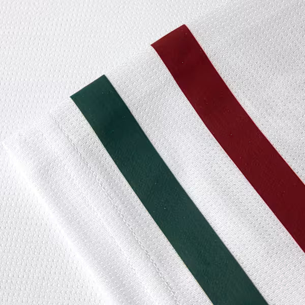 Camisa Puma Fluminense 2026/27 Away Torcedor, Camisas de Futebol, PIQUE DE JOGADOR, SOBRE O PRODUTO Mais do que um uniforme, é uma camisa sagrada que protege e impulsiona jogadores e torcida, exaltando a fé inabalável da torcida. Cada detalhe carrega o sentimento tricolor, mostrando que vai além da paixão: é devoção. CARACTERÍSTICAS E BENEFÍCIOS dryCELL: Tecnologia de desempenho projetada para absorver a umidade do corpo, mantendo-o confortável e seco DETALHES Regular fit Gola careca recortada Detalhe trico