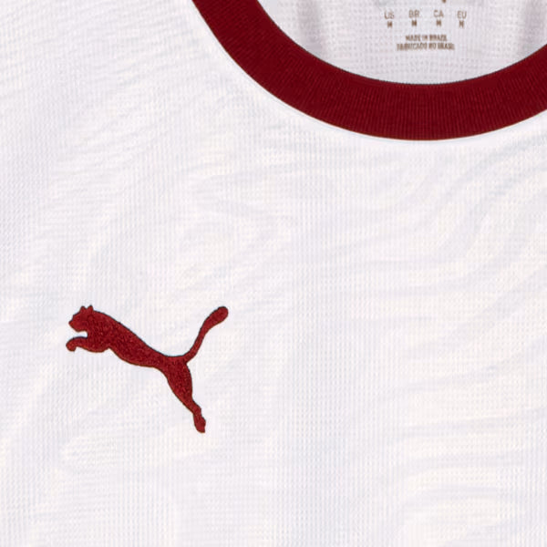 Camisa Puma Fluminense 2026/27 Away Torcedor, Camisas de Futebol, PIQUE DE JOGADOR, SOBRE O PRODUTO Mais do que um uniforme, é uma camisa sagrada que protege e impulsiona jogadores e torcida, exaltando a fé inabalável da torcida. Cada detalhe carrega o sentimento tricolor, mostrando que vai além da paixão: é devoção. CARACTERÍSTICAS E BENEFÍCIOS dryCELL: Tecnologia de desempenho projetada para absorver a umidade do corpo, mantendo-o confortável e seco DETALHES Regular fit Gola careca recortada Detalhe trico