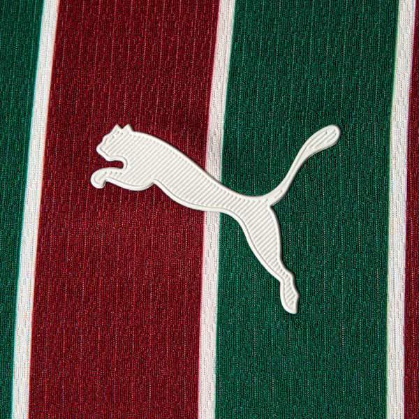 Camisa Puma Fluminense 2026/27 Home Jogador, camisa brasil, PIQUE DE JOGADOR, CARACTERÍSTICAS E BENEFÍCIOS Mesma camisa usada pelos seus ídolos, feita com combinação de tecidos tecnológicos de alta absorção e branding oficial do time. Produto com selo de autenticidade na camisa. dryCELL: Tecnologia de desempenho projetada para absorver a umidade do corpo, mantendo-o confortável e seco DETALHES Regular fit Estampa tricolor sublimada na frente, nas costas e nas mangas Gola V recortada e transpassada Manga cur