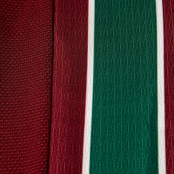 Camisa Puma Fluminense 2026/27 Home Jogador, camisa brasil, PIQUE DE JOGADOR, CARACTERÍSTICAS E BENEFÍCIOS Mesma camisa usada pelos seus ídolos, feita com combinação de tecidos tecnológicos de alta absorção e branding oficial do time. Produto com selo de autenticidade na camisa. dryCELL: Tecnologia de desempenho projetada para absorver a umidade do corpo, mantendo-o confortável e seco DETALHES Regular fit Estampa tricolor sublimada na frente, nas costas e nas mangas Gola V recortada e transpassada Manga cur