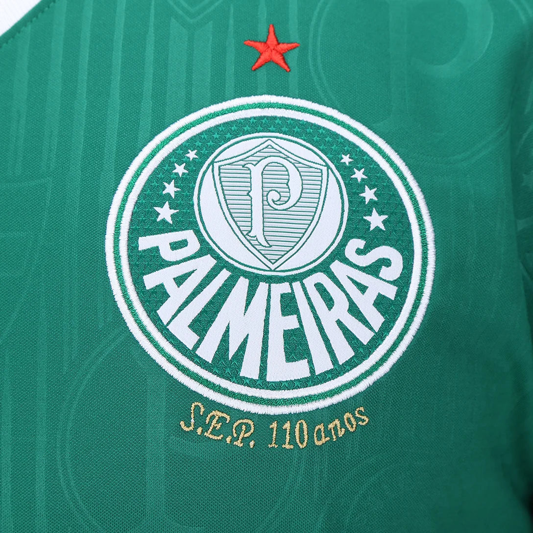 Camisa Puma Palmeiras 24/25 Home, Camisa Futebol, Puma, Ficha do Produto TecnologiaDryCell: Sistema que controla o excesso de umidade do corpo, garantindo a rápida secagem do suor durante os exercícios. Composição: 100% PoliésterMarca: PumaIndicada para: Jogo/CasualGênero: MasculinoEscudo: BordadoOrigem: ImportadoManga: Curta-PIQUE DE JOGADOR