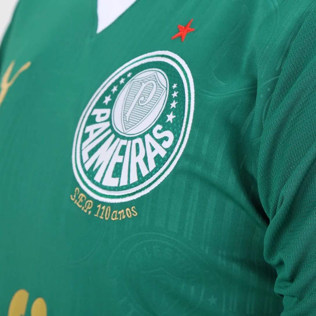 Camisa Puma Palmeiras 24/25 Home, Camisa Futebol, Puma, Ficha do Produto TecnologiaDryCell: Sistema que controla o excesso de umidade do corpo, garantindo a rápida secagem do suor durante os exercícios. Composição: 100% PoliésterMarca: PumaIndicada para: Jogo/CasualGênero: MasculinoEscudo: BordadoOrigem: ImportadoManga: Curta-PIQUE DE JOGADOR
