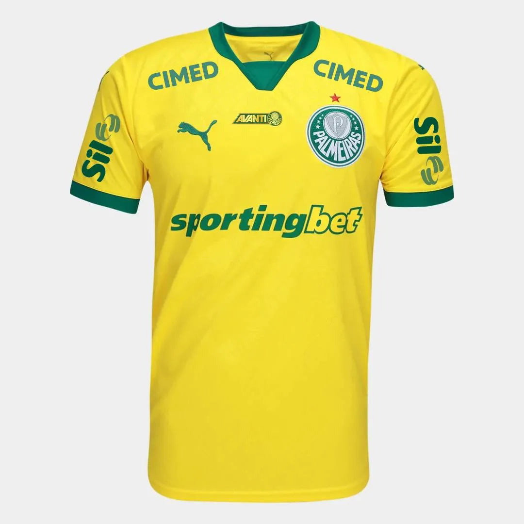 Camisa Puma Palmeiras 25/26 Third C/ Patrocínios, Camisa Futebol, Puma, Ficha do Produto Reviva uma glória histórica com a Camisa Palmeiras III 25/26 s/n Torcedor Puma! Celebrando um dos momentos mais icônicos da história alviverde, esta camisa do Palmeiras é inspirada na Seleção Brasileira, representada pelo Verdão em 1965, quando o time venceu o Uruguai por 3 a 0 na estreia do Mineirão. Confeccionada em poliéster com tecnologia DryCell, o artigo garante o conforto que você merece, seja nas tribunas ou no 